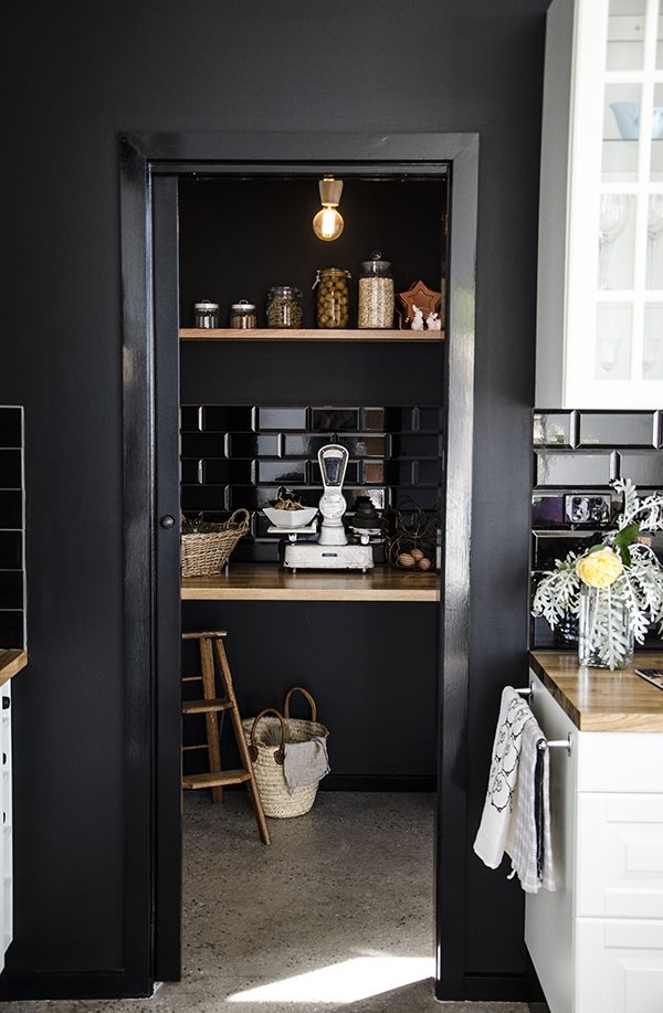 12 Black is Beautiful Kitchens You Will Love!