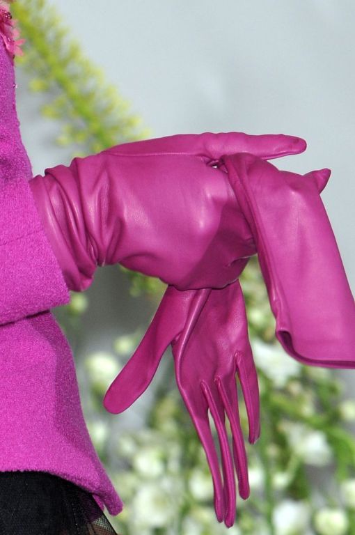 Hot pink gloves Christian Dior Splendid Habitat